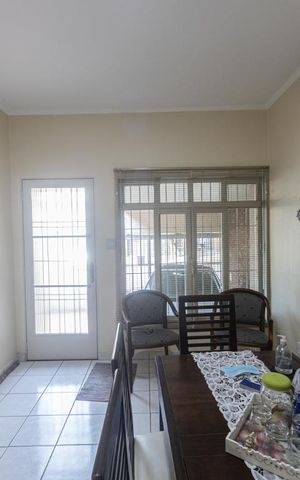 Casa à venda com 150m², 3 quartos e 2 vagasSala