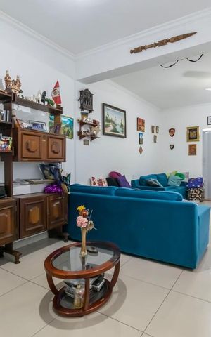 Casa à venda com 215m², 5 quartos e 2 vagasSala