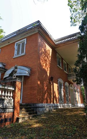Casa à venda com 900m², 4 quartos e 4 vagasFachada