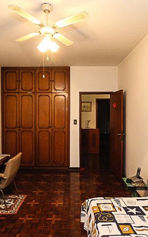 Casa à venda com 300m², 4 quartos e 3 vagas Casa à venda com 300m², 4 quartos e 3 vagasQuarto