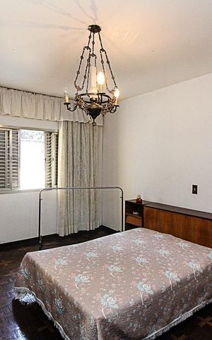 Casa à venda com 300m², 4 quartos e 3 vagas Casa à venda com 300m², 4 quartos e 3 vagasQuarto
