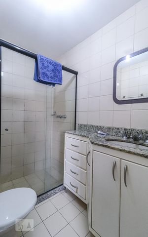 Apartamento à venda com 70m², 3 quartos e 1 vaga Apartamento à venda com 70m², 3 quartos e 1 vagaBanheiro da Suíte