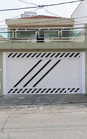Casa à venda com 210m², 3 quartos e 2 vagasFachada