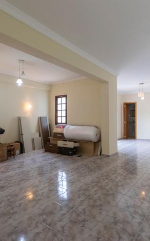 Casa à venda com 210m², 3 quartos e 2 vagas1o. Andar - Sala