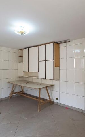 Casa à venda com 210m², 3 quartos e 2 vagasFundos - Salão de festas