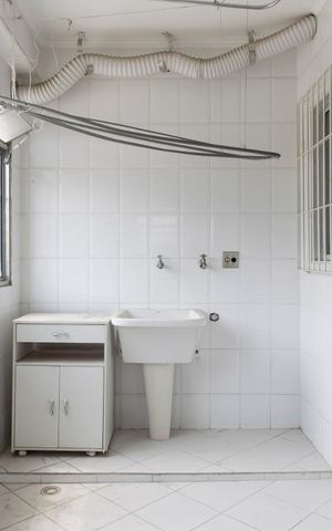 Casa à venda com 210m², 3 quartos e 2 vagas1o. Andar - Área de serviço
