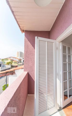 Casa à venda com 225m², 4 quartos e 5 vagas Casa à venda com 225m², 4 quartos e 5 vagasSacada do Quarto 3
