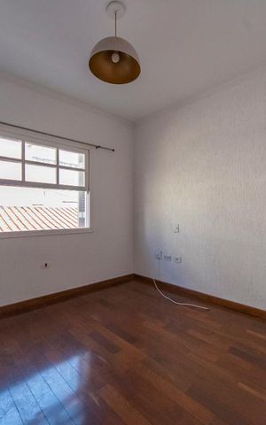 Casa à venda com 225m², 4 quartos e 5 vagas Casa à venda com 225m², 4 quartos e 5 vagasQuarto 2