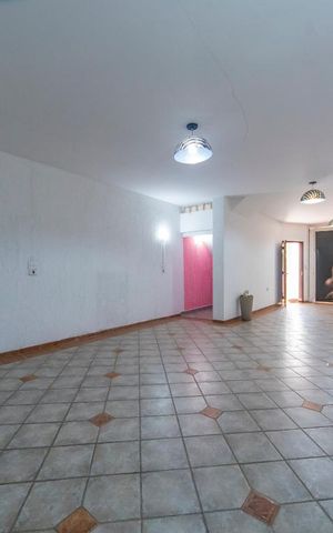 Casa à venda com 225m², 4 quartos e 5 vagas Casa à venda com 225m², 4 quartos e 5 vagasGaragem