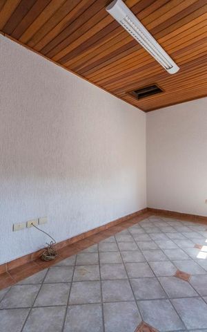 Casa à venda com 225m², 4 quartos e 5 vagas Casa à venda com 225m², 4 quartos e 5 vagasSala de TV