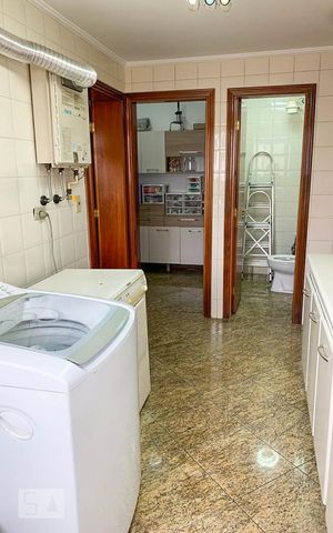 Apartamento à venda com 200m², 4 quartos e 3 vagas Apartamento à venda com 200m², 4 quartos e 3 vagasÁrea de Serviço
