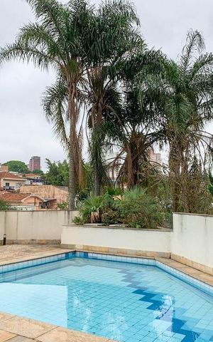 Apartamento à venda com 200m², 4 quartos e 3 vagas Apartamento à venda com 200m², 4 quartos e 3 vagasÁrea comum - Piscina