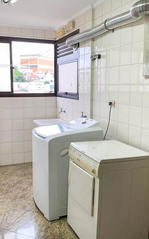 Apartamento à venda com 200m², 4 quartos e 3 vagas Apartamento à venda com 200m², 4 quartos e 3 vagasÁrea de Serviço