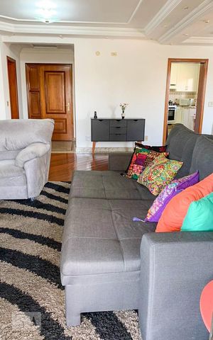 Apartamento à venda com 200m², 4 quartos e 3 vagas Apartamento à venda com 200m², 4 quartos e 3 vagasSala