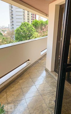 Apartamento à venda com 200m², 4 quartos e 3 vagas Apartamento à venda com 200m², 4 quartos e 3 vagasVaranda
