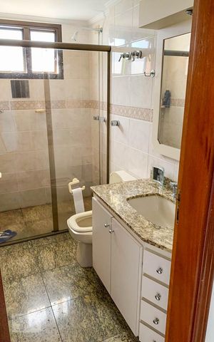 Apartamento à venda com 200m², 4 quartos e 3 vagas Apartamento à venda com 200m², 4 quartos e 3 vagasBanheiro 3