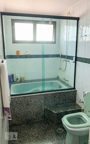 Apartamento à venda com 200m², 4 quartos e 3 vagas Apartamento à venda com 200m², 4 quartos e 3 vagasBanheiro 1