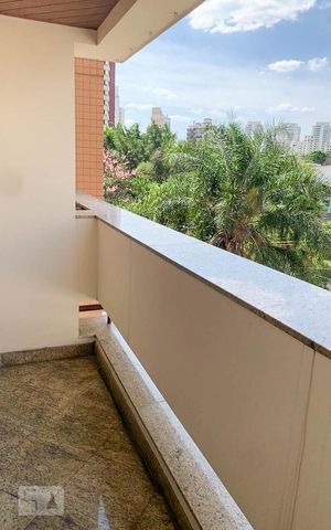 Apartamento à venda com 200m², 4 quartos e 3 vagas Apartamento à venda com 200m², 4 quartos e 3 vagasVaranda