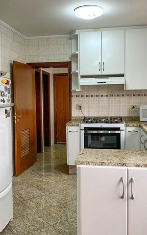Apartamento à venda com 200m², 4 quartos e 3 vagas Apartamento à venda com 200m², 4 quartos e 3 vagasCozinha