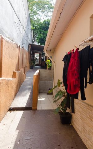 Casa à venda com 400m², 4 quartos e 6 vagas Casa à venda com 400m², 4 quartos e 6 vagasÁrea externa