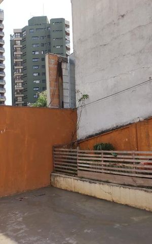 Casa à venda com 400m², 4 quartos e 6 vagas Casa à venda com 400m², 4 quartos e 6 vagasQuintal