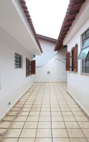 Casa para alugar com 200m², 3 quartos e 4 vagasCorredor Lateral