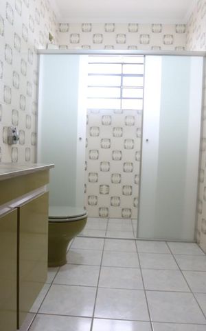 Casa para alugar com 200m², 3 quartos e 4 vagasBanheiro 