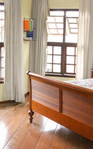 Casa à venda com 350m², 4 quartos e 3 vagas Casa à venda com 350m², 4 quartos e 3 vagasQuarto 4