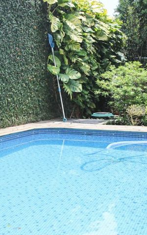 Casa à venda com 350m², 4 quartos e 3 vagas Casa à venda com 350m², 4 quartos e 3 vagasPiscina