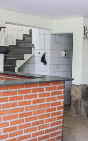 Casa à venda com 350m², 4 quartos e 3 vagas Casa à venda com 350m², 4 quartos e 3 vagasCozinha rustica
