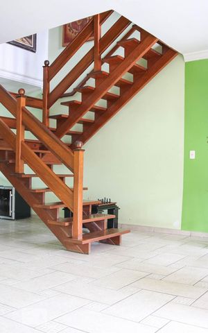 Casa à venda com 350m², 4 quartos e 3 vagas Casa à venda com 350m², 4 quartos e 3 vagasSala de Estar