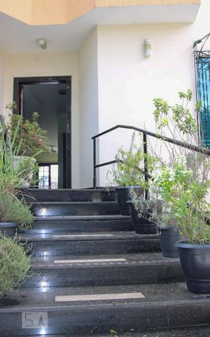 Casa à venda com 350m², 4 quartos e 3 vagas Casa à venda com 350m², 4 quartos e 3 vagasEntrada