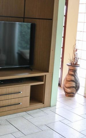 Casa à venda com 350m², 4 quartos e 3 vagas Casa à venda com 350m², 4 quartos e 3 vagasSala de TV