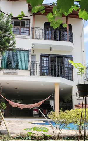 Casa à venda com 350m², 4 quartos e 3 vagas Casa à venda com 350m², 4 quartos e 3 vagasQuintal