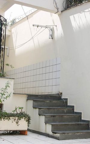 Casa à venda com 350m², 4 quartos e 3 vagas Casa à venda com 350m², 4 quartos e 3 vagasQuintal