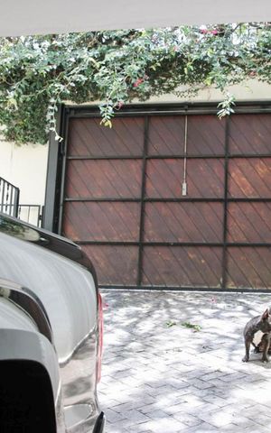 Casa à venda com 350m², 4 quartos e 3 vagas Casa à venda com 350m², 4 quartos e 3 vagasGaragem