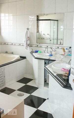 Casa à venda com 350m², 4 quartos e 3 vagas Casa à venda com 350m², 4 quartos e 3 vagasBanheiro