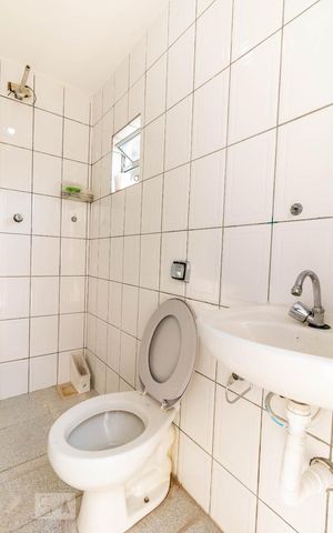 Casa à venda com 100m², 2 quartos e 3 vagas Casa à venda com 100m², 2 quartos e 3 vagasBanheiro de Serviço