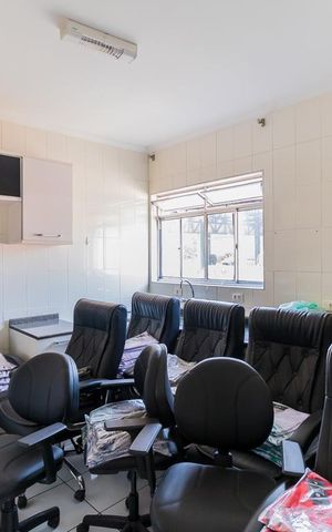 Casa à venda com 470m², 6 quartos e 4 vagas Casa à venda com 470m², 6 quartos e 4 vagasCozinha 2