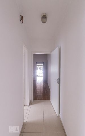 Casa à venda com 248m², 2 quartos e 2 vagasCorredor
