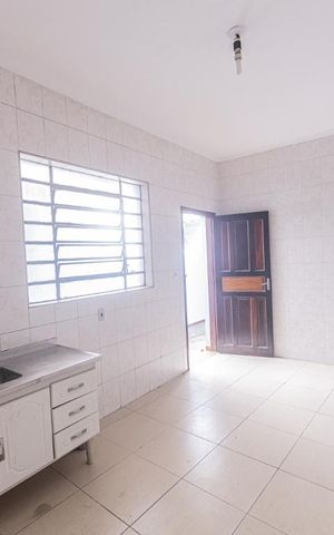 Casa à venda com 248m², 2 quartos e 2 vagasCozinha
