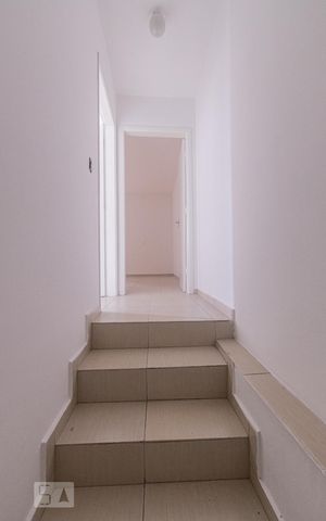 Casa à venda com 248m², 2 quartos e 2 vagasEscada