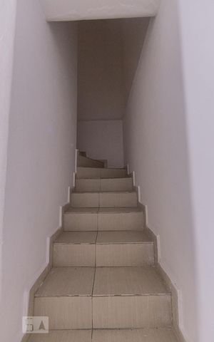 Casa à venda com 248m², 2 quartos e 2 vagasEscada
