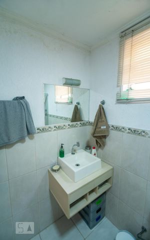 Casa à venda com 150m², 2 quartos e 2 vagasBanheiro