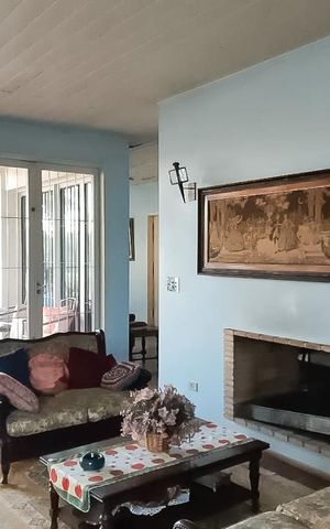 Casa à venda com 726m², 3 quartos e 2 vagas Casa à venda com 726m², 3 quartos e 2 vagasSala