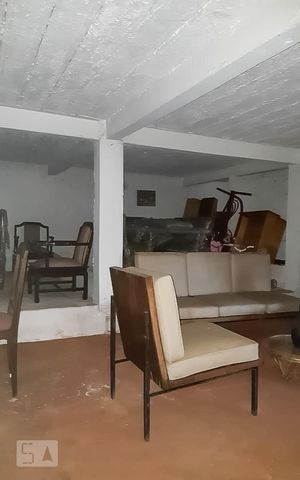 Casa à venda com 726m², 3 quartos e 2 vagas Casa à venda com 726m², 3 quartos e 2 vagasSala 2