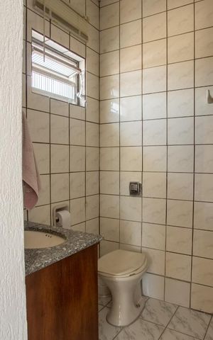 Casa à venda com 400m², 6 quartos e 2 vagasBanheiro da Suíte 2