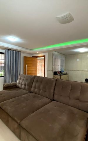 Casa à venda com 120m², 4 quartos e 4 vagasDetalhe Sala