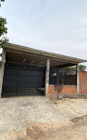 Casa à venda com 120m², 4 quartos e 4 vagasFachada