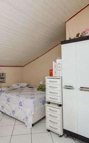 Casa de condomínio à venda com 188m², 4 quartos e 3 vagas Casa de condomínio à venda com 188m², 4 quartos e 3 vagasCloset da suíte 2